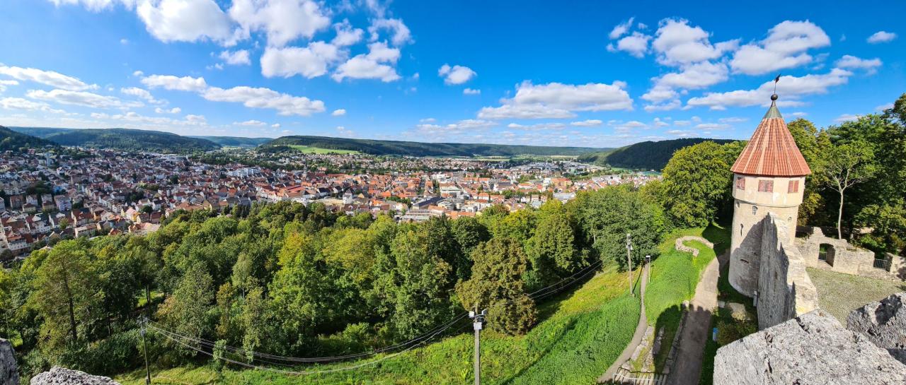 Hier ist die Stadtansicht von Tuttlingen zu sehen aus der Luft